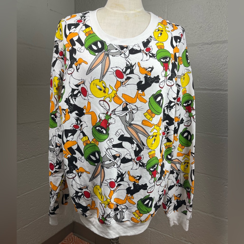 2XL looney Tunes repeat pattern sweatshirt